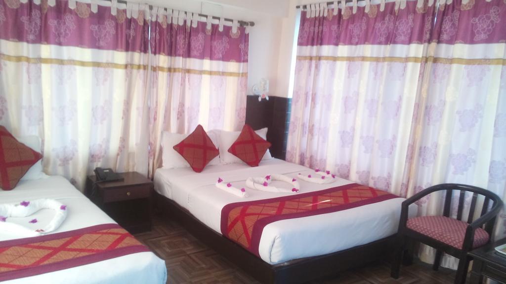 Hotel Center Lake Pokhara Ngoại thất bức ảnh