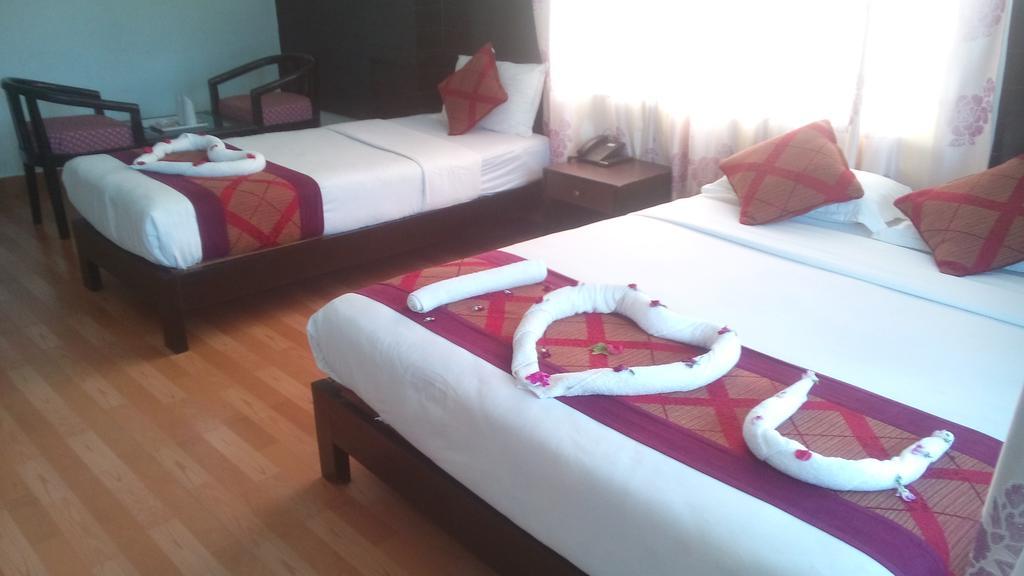 Hotel Center Lake Pokhara Ngoại thất bức ảnh