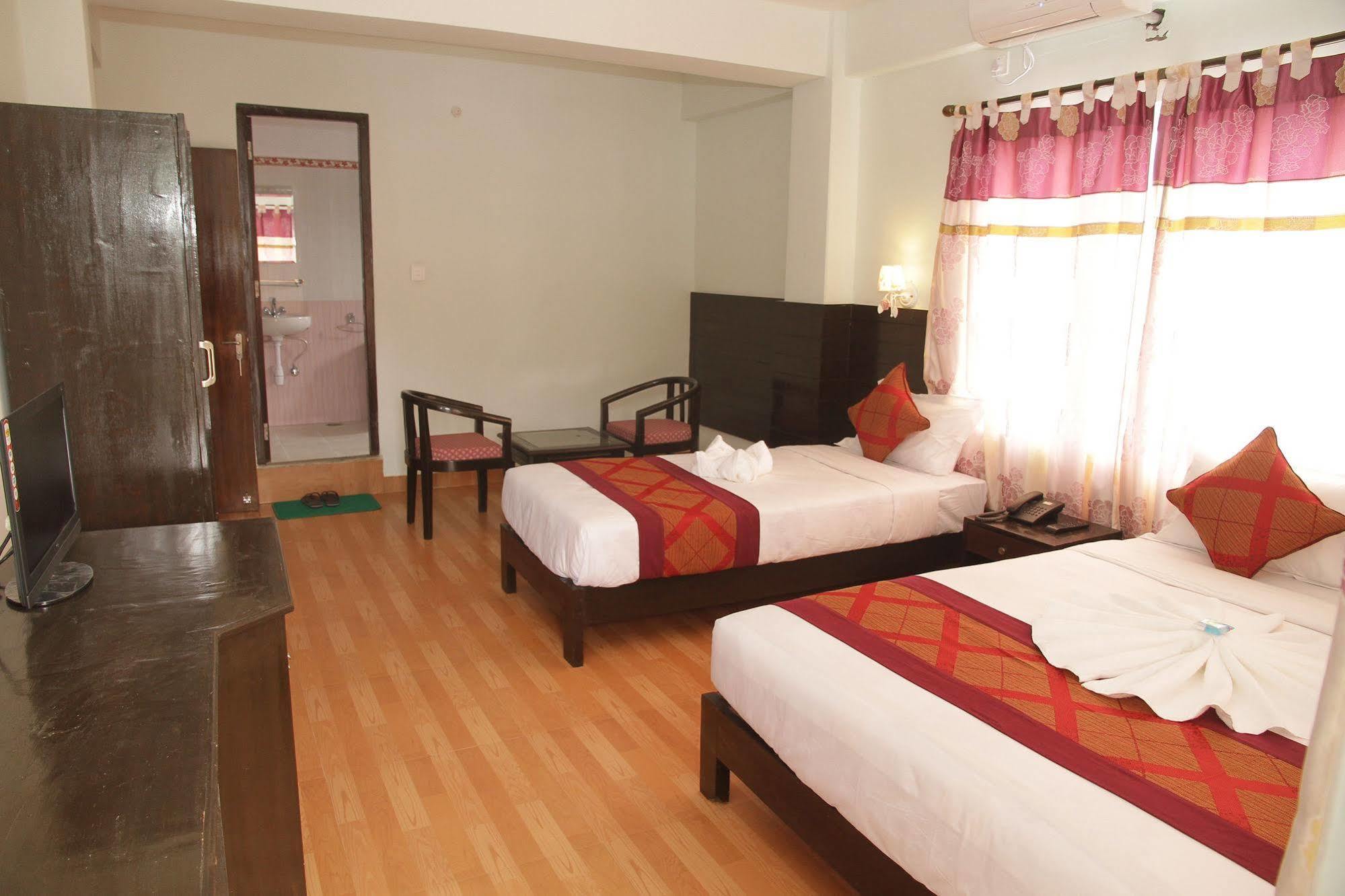 Hotel Center Lake Pokhara Ngoại thất bức ảnh