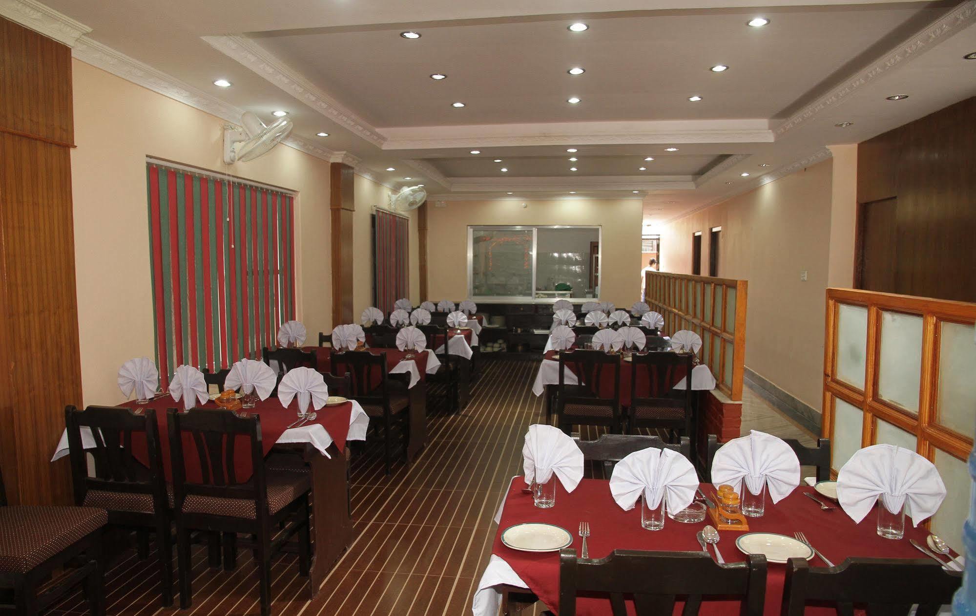 Hotel Center Lake Pokhara Ngoại thất bức ảnh